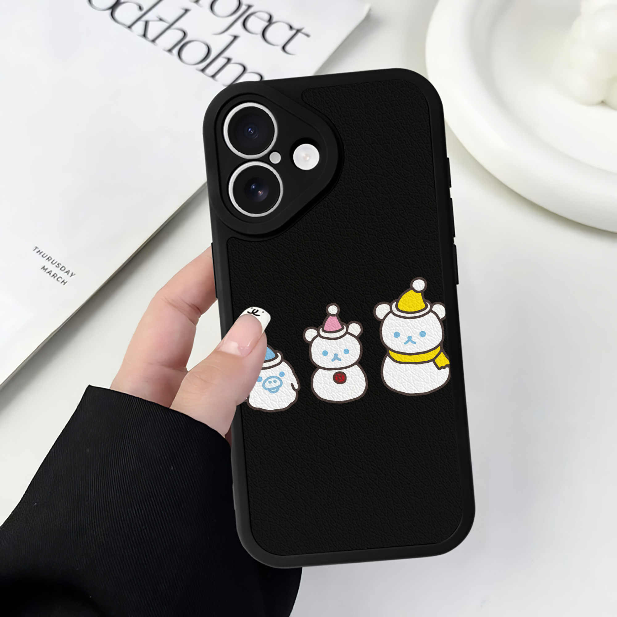 （画像用） リラックマ リラックマ キイロイトリ Rilakkuma Korilakkuma Kiiroitori 【iPhone 16シリーズ対応】シリコンスマホケース（レザー調） 材質：シリコン